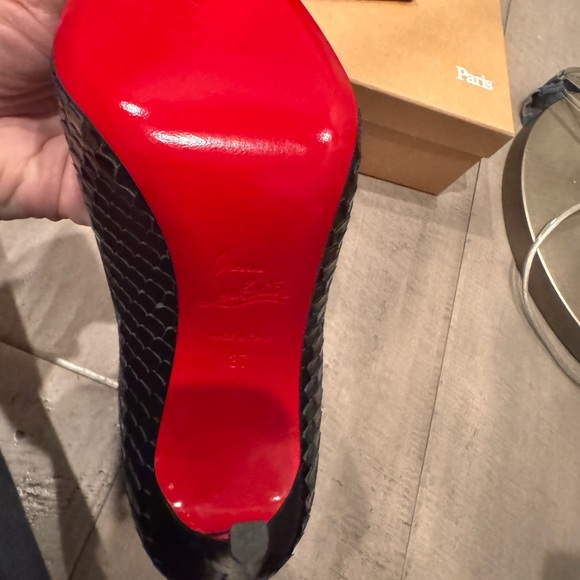 Christian Louboutin “Kate” size 37 patent gloss embossed leather pump - Picture 12 of 16